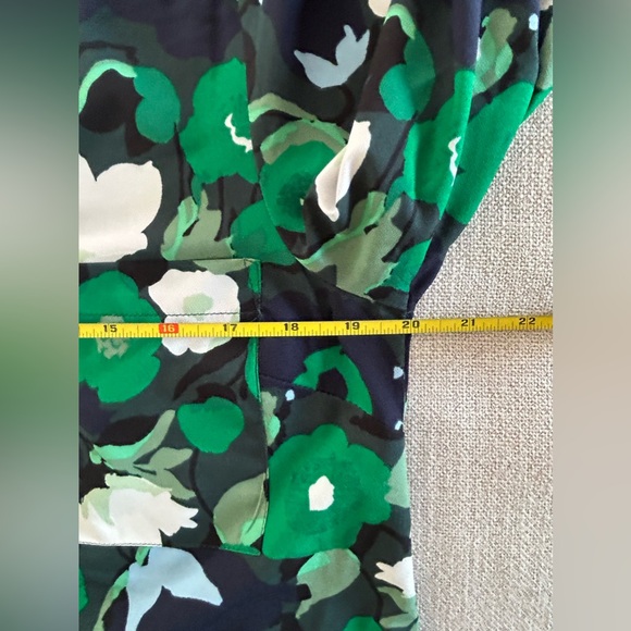 Merona Pretty Green Floral Long Sleeve V Neck Blouse Shirt. Size Medium - Picture 6 of 8